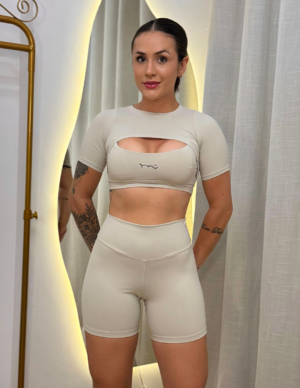 Conjunto Cropped e shorts